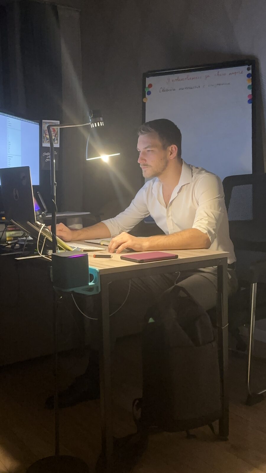 За работой ночью